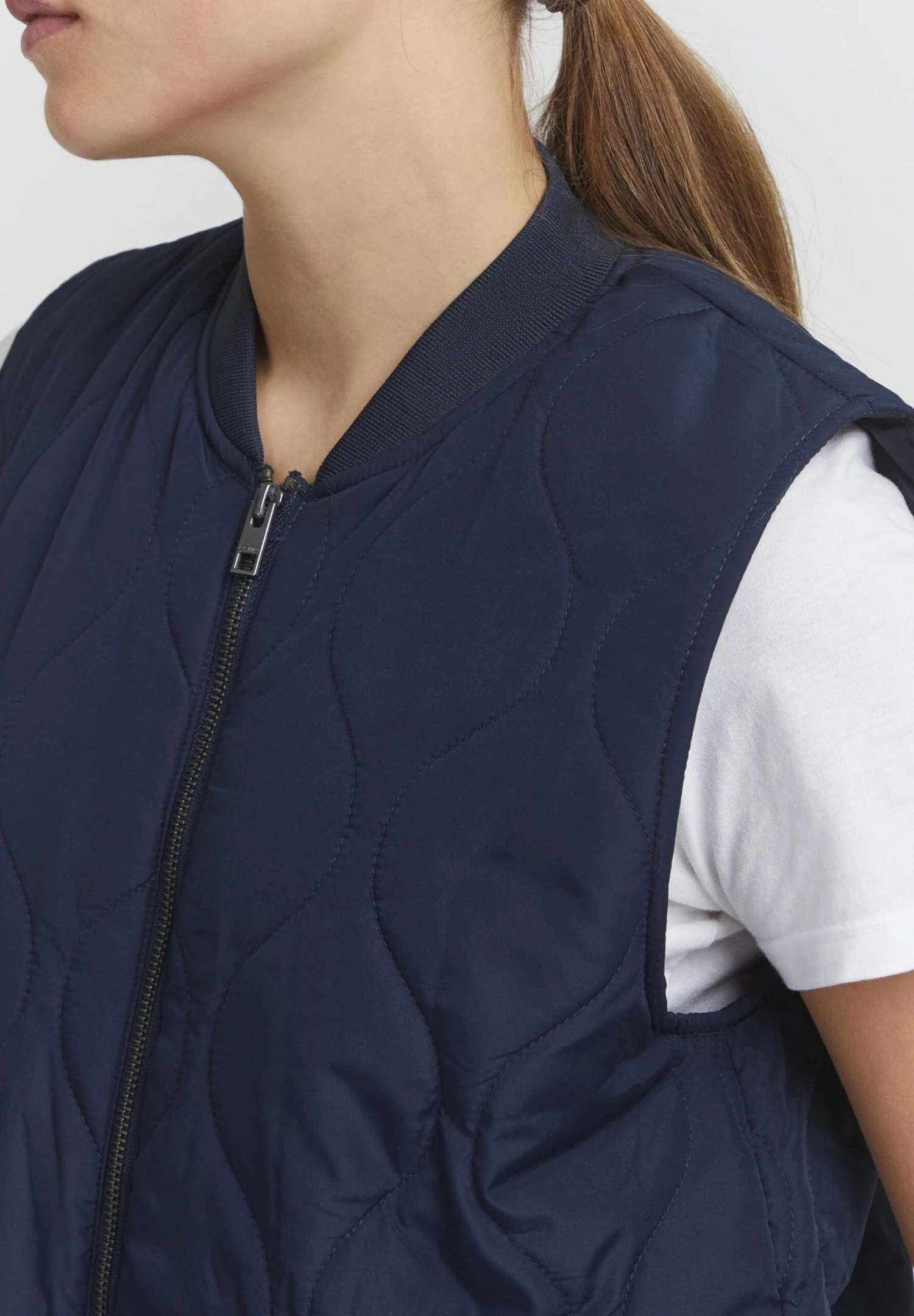 OXMO Svala - Bodywarmer - Total Eclipse 5 OXMO Svala - Bodywarmer - Total Eclipse - Afbeelding 3