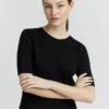 OXMO Riona - T-Shirt Basic - Black -OXMO Verkoopwinkel 1e7c62a8a208447698f5e4c87a34fb27