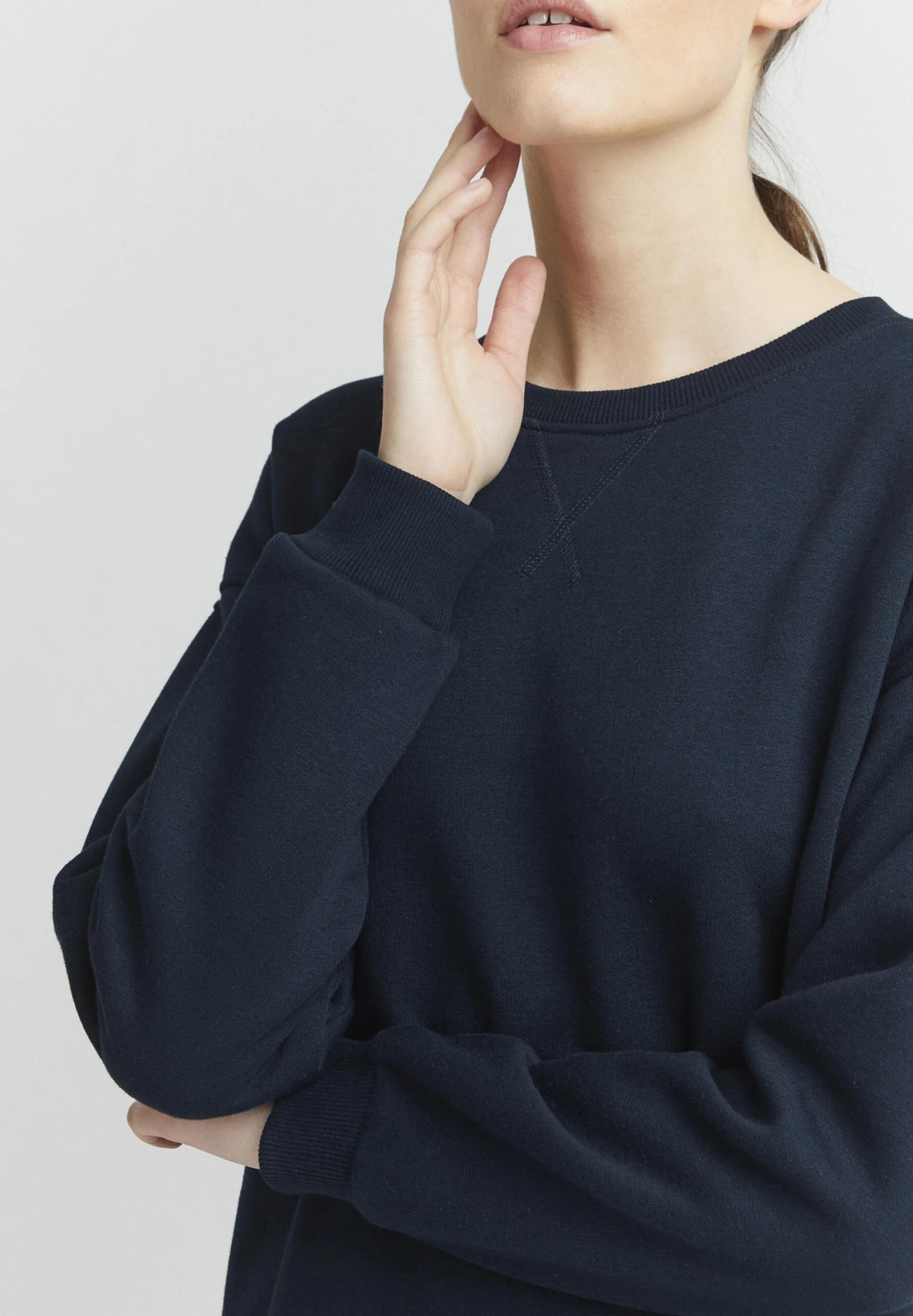 OXMO Holly - Jurk - Total Eclipse 6 OXMO Holly - Jurk - Total Eclipse - Afbeelding 4