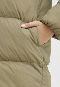 OXMO Oxellie - Winterjas - Covert Green -OXMO Verkoopwinkel 7570bbe52c0643038dbdb1860690126d