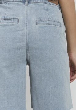 OXMO Jeansshort - Light Blue Denim 11 OXMO Jeansshort - Light Blue Denim -OXMO Verkoopwinkel 7b4bcf9a36f142169c6ac715a6ee1605