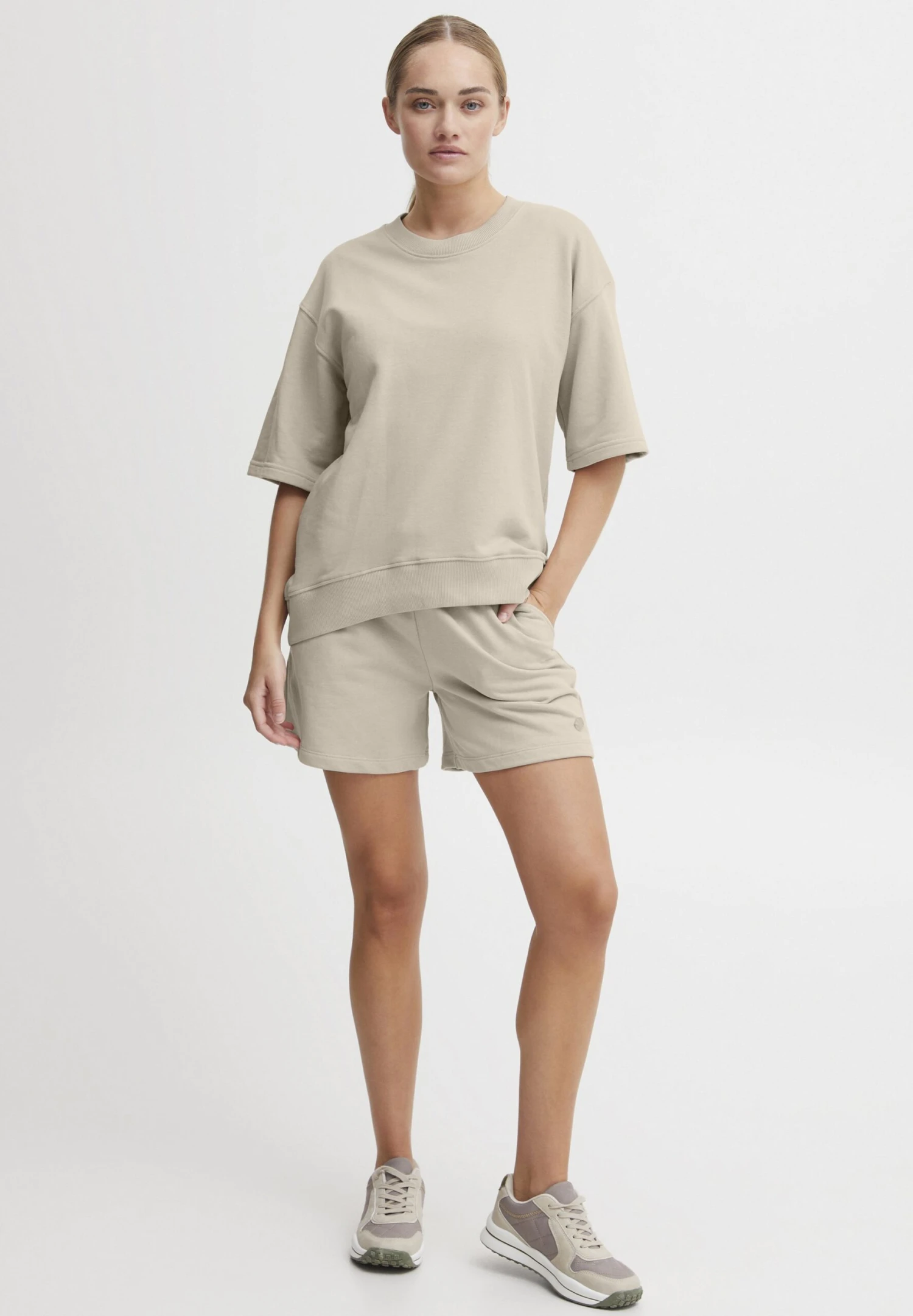 OXMO Oxsafina - T-Shirt Basic - Doeskin 4 OXMO Oxsafina - T-Shirt Basic - Doeskin - Afbeelding 2