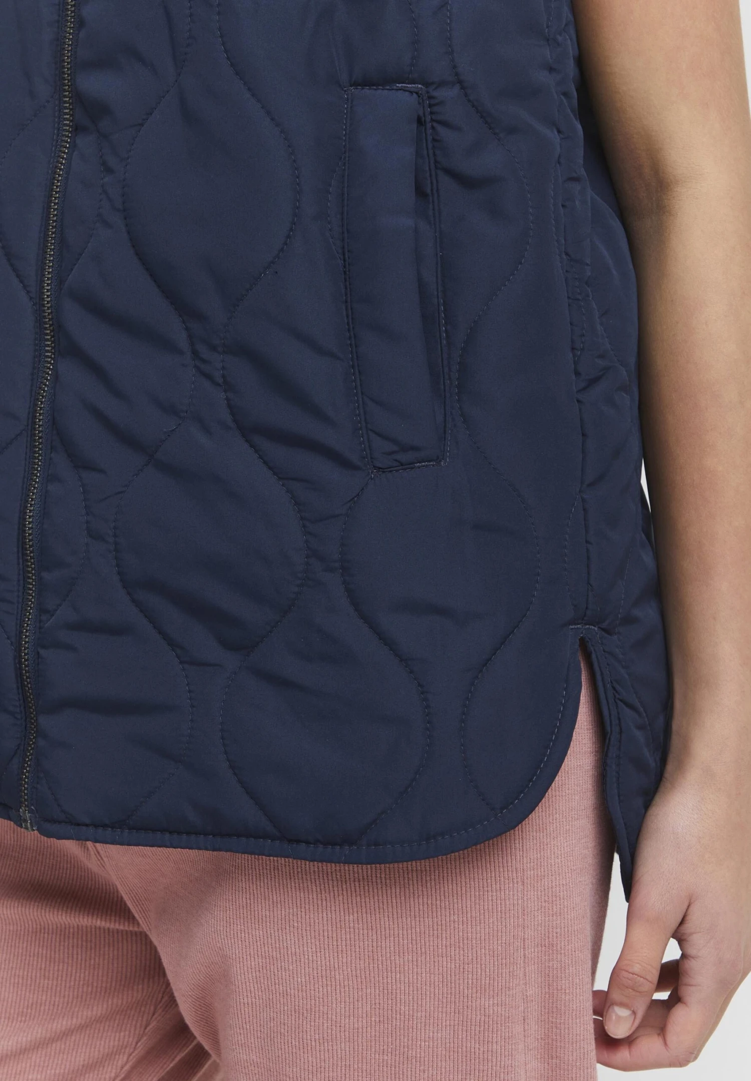 OXMO Svala - Bodywarmer - Total Eclipse 6 OXMO Svala - Bodywarmer - Total Eclipse - Afbeelding 4