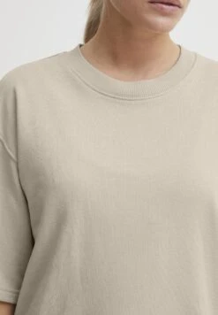 OXMO Oxsafina - T-Shirt Basic - Doeskin 11 OXMO Oxsafina - T-Shirt Basic - Doeskin -OXMO Verkoopwinkel da9eb36b55c24a46a18e9a49a63832bd