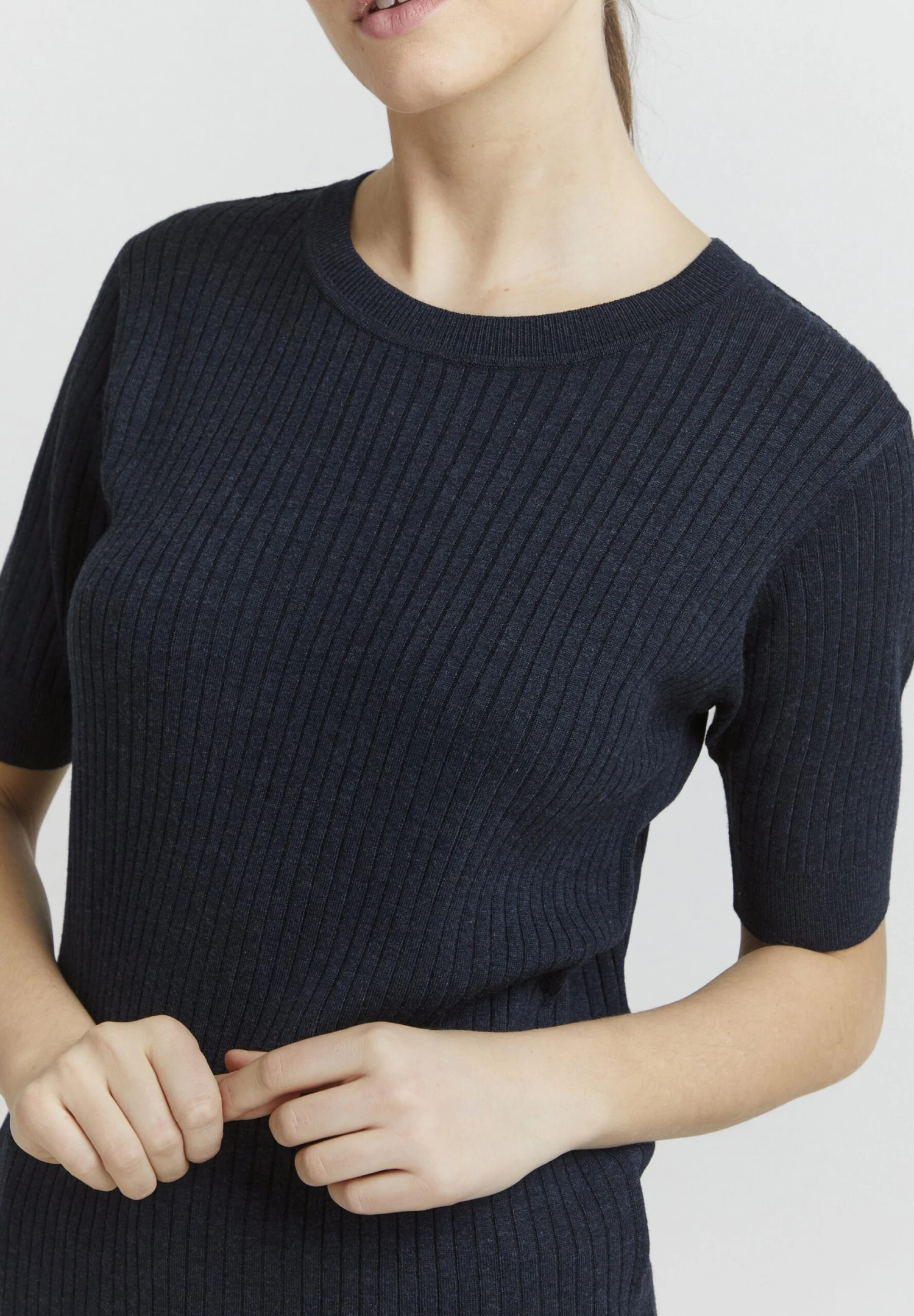 OXMO Riona - T-Shirt Basic - Totaleclipsemelange 6 OXMO Riona - T-Shirt Basic - Totaleclipsemelange - Afbeelding 4