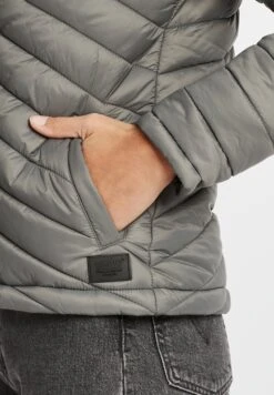 OXMO Oxquella - Winterjas - Castlerock 12 OXMO Oxquella - Winterjas - Castlerock -OXMO Verkoopwinkel e82420fb3f9341ce9e770b31e7b01ca2