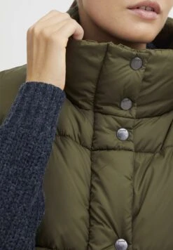 OXMO Oxbodani - Bodywarmer - Olive Night -OXMO Verkoopwinkel f7151352ba8e43c6b45993529313d534